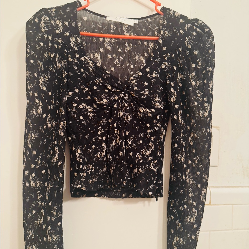 Women’s ASTR The Label floral sexy long sleeved floral blouse XS; low cut/crop